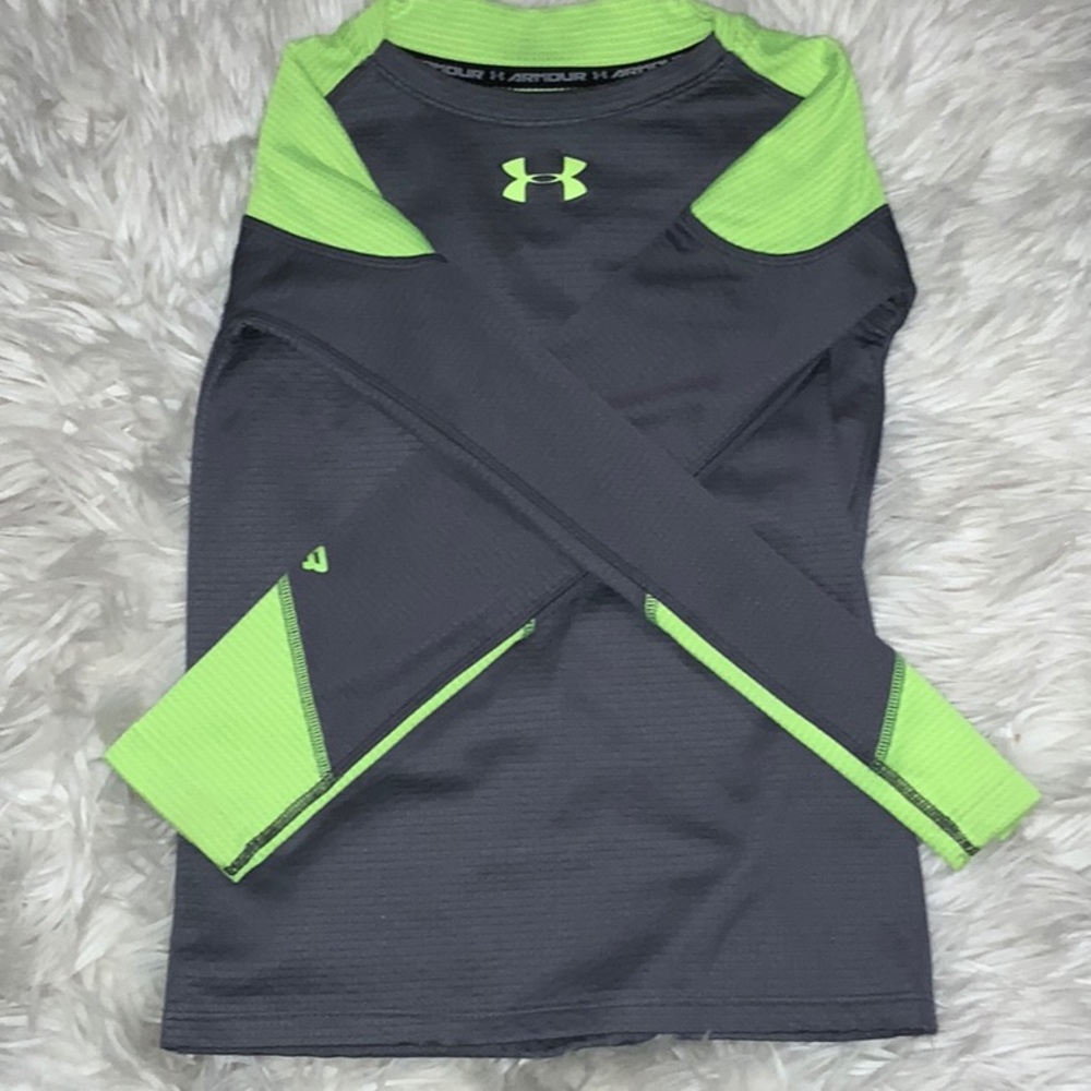 Boys under armor T-shirt
